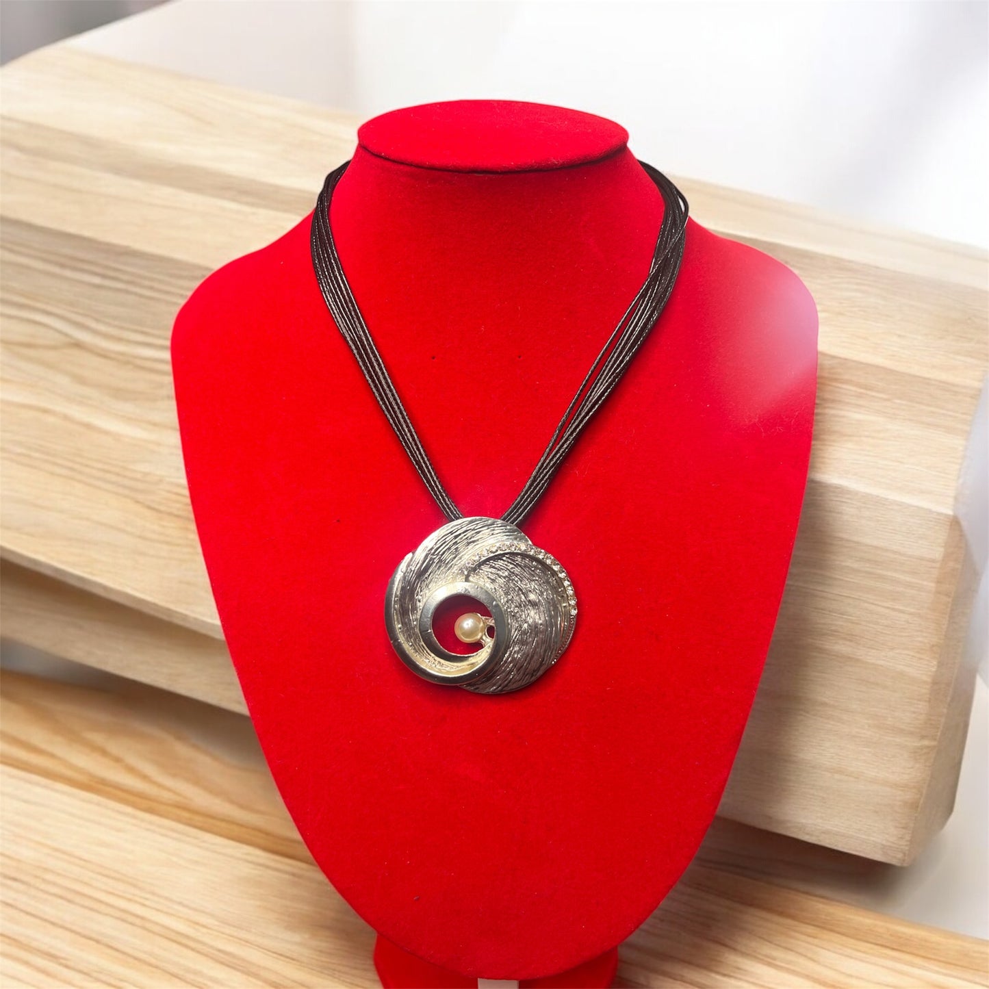 Collar metal con zircon
